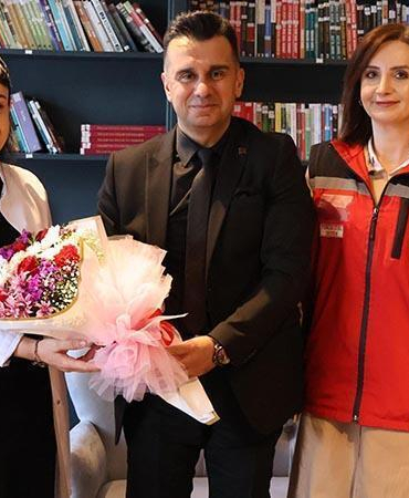 Şehidin eşine ‘Anneler Günü’ ziyareti