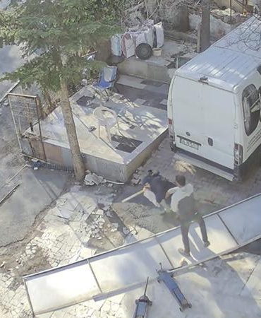 Sarıyer’de eski kiracı 74 yaşındaki iş yeri sahibini dövdü: Yere yatırıp, odunu sırtımda kırdı