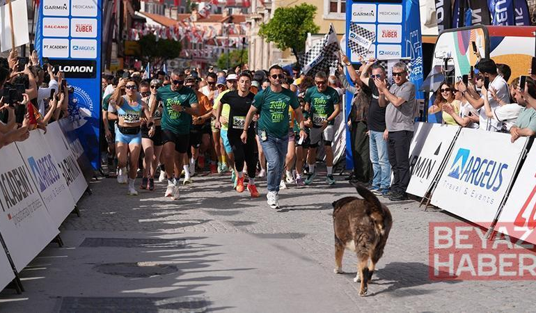 Çeşme Yarı Maratonu 5K gün batımı koşusuyla başladı