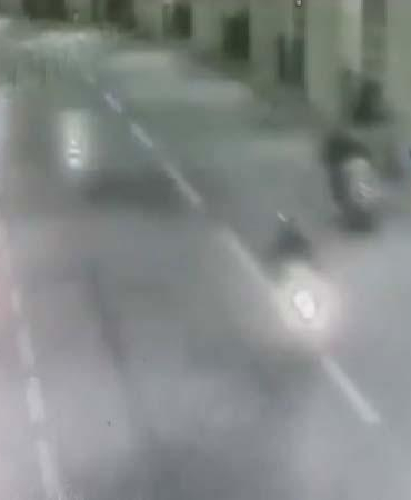 Taksim’de motosikletiyle duvara çarpan Ömer