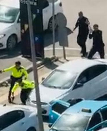 Kız arkadaşı ile taksi sürücüsünü rehin aldı; saldırganların yakalanma anı kamerada