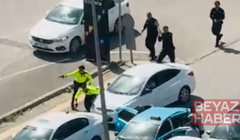 Kız arkadaşı ile taksi sürücüsünü rehin aldı; saldırganların yakalanma anı kamerada