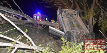 Sivas’ta otomobil yol kenarındaki ağaca çarpıp devrildi: 1 ölü, 4 yaralı