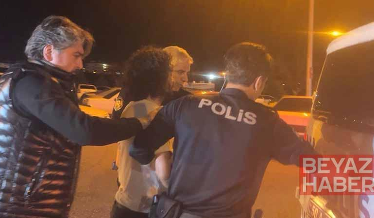 Rahatsızlanan annelerine müdahaleye gelen sağlık ekibini alıkoyan 2 kardeşin 1’i tutuklandı