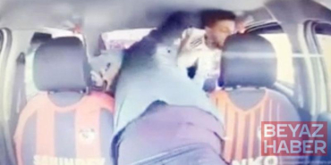 Taksi şoförünün, şüphelinin tüfeğini almaya çalıştığı anlar araç içi kamerasında