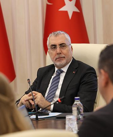 Bakan Işıkhan: Yapay zeka, iş dönüşümünü beraberinde getiriyor