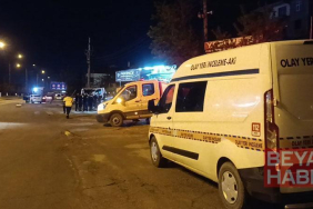 Park halindeki çekiciye çarpan otomobilden fırlayan kadın öldü