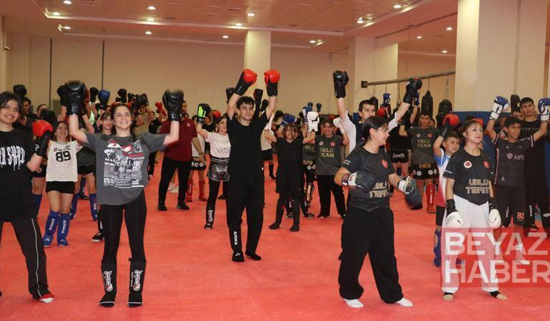 Muaythai sporuna ilgi; gençler hem kendini savunuyor hem geleceğini inşa ediyor