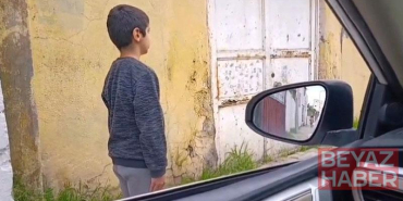 İstiklal Marşı’na yolda eşlik eden Emre’ye ödül