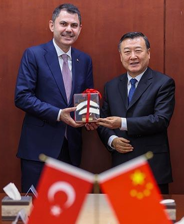 Bakan Kurum, Çin