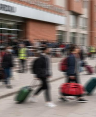 Temizlik malzemelerinin bulunduğu dolap devrildi, yurt tahliye edildi