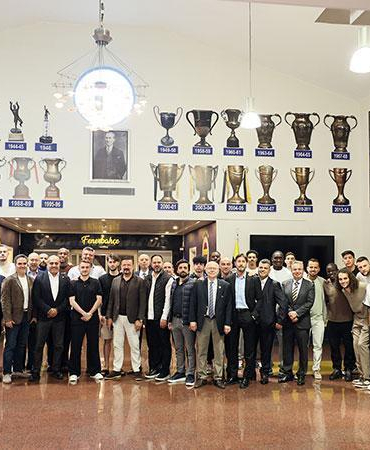 Fenerbahçe’de başkan Saran ve yöneticiler, A takımla yemekte bir araya geldi