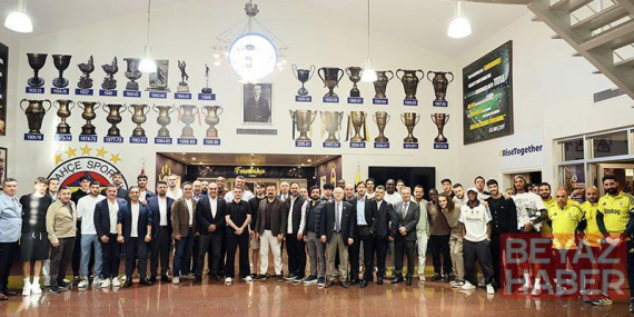 Fenerbahçe’de başkan Saran ve yöneticiler, A takımla yemekte bir araya geldi