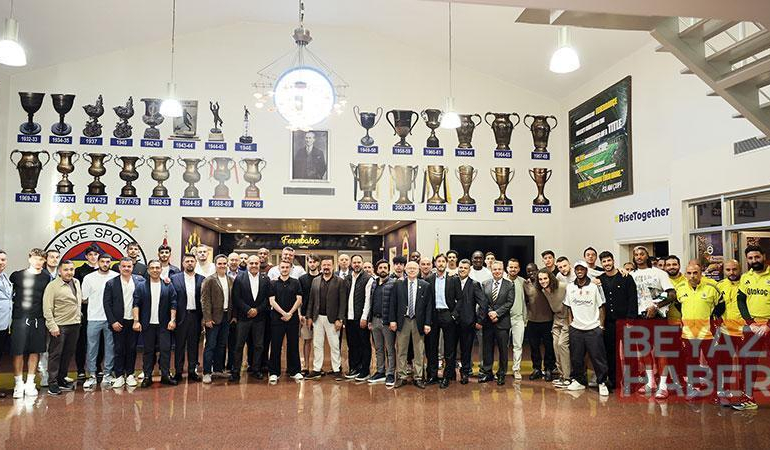 Fenerbahçe’de başkan Saran ve yöneticiler, A takımla yemekte bir araya geldi
