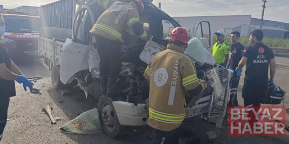 Kamyonet ile TIR çarpıştı: 1 ölü, 1 yaralı