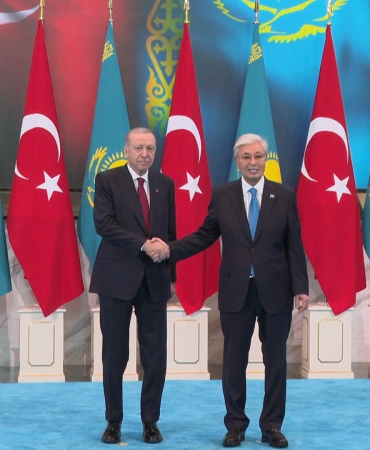 Cumhurbaşkanı Erdoğan, Kazakistan Cumhurbaşkanı Tokayev ile bir araya geldi