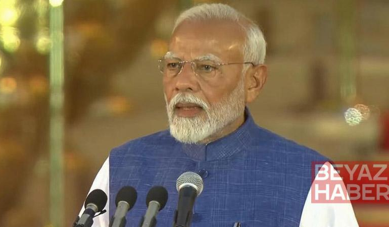 Hindistan Başbakanı Modi 5 ülkeyi kapsayan resmi ziyaret turuna başladı