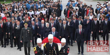 Bakan Bak, sporcu ve gençlerle Anıtkabir