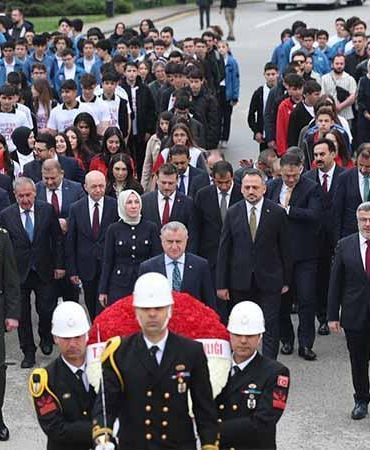 Bakan Bak, sporcu ve gençlerle Anıtkabir
