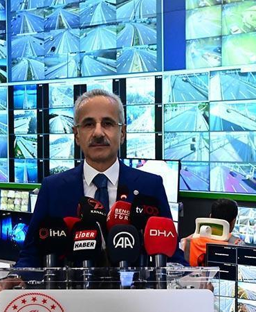 Bakan Uraloğlu: Bayram trafiğini anlık olarak takip edeceğiz