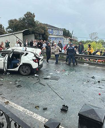 Takla atan cip, karşı şeritteki başka bir cipin üzerine düştü: 1 ölü, 7 yaralı