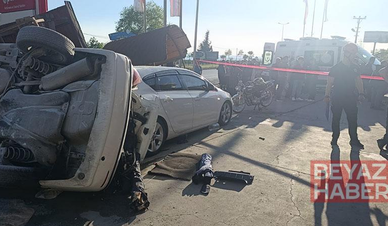 Takla atan otomobil bankta oturan iki kardeşe çaptı: 6 yaralı
