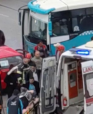 Erzurum’da halk otobüsü ile otomobil çarpıştı: 5 yaralı