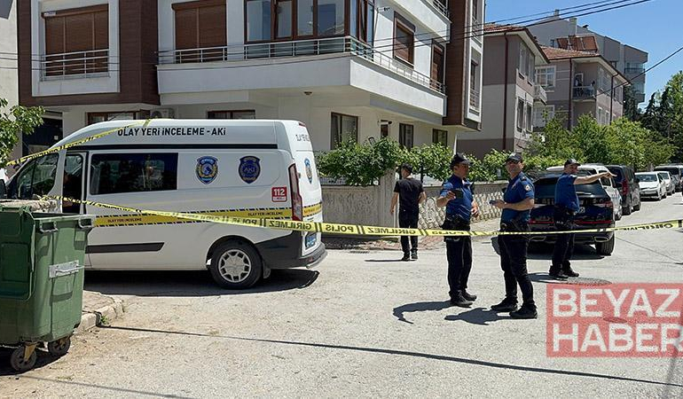 Polis, parkta elleri kanlı buldu; anne ve babasını öldürdüğü ortaya çıktı