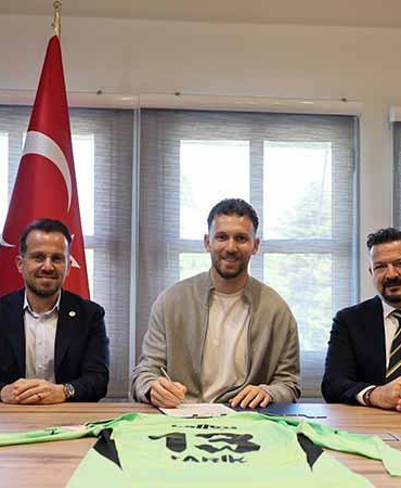 Fenerbahçe, kaleci Tarık Çetin’le 3 yıllık sözleşme imzaladı