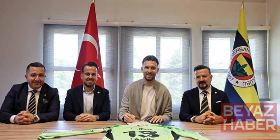 Fenerbahçe, kaleci Tarık Çetin’le 3 yıllık sözleşme imzaladı