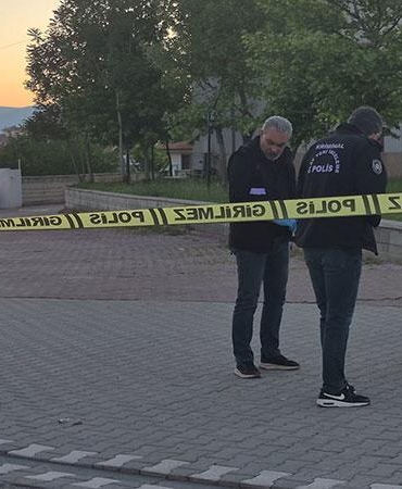 Sanal medyada tartışıp, parkta kavga ettiler: 1 yaralı