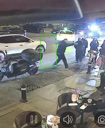 Bebek’te iş insanın restoranına silahlı saldırı; müşteriler panikle kaçtı saldırgan yakalandı