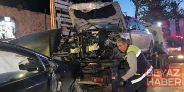 Beşiktaş’ta iki otomobil kafa kafaya çarpıştı: 9 yaralı