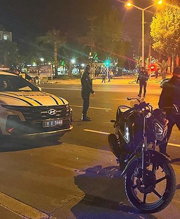 Kilis’te TIR ile motosiklet çarpıştı; 2 yaralı