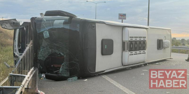 Yolcu otobüsü refüje çarpıp devrildi: 36 yaralı
