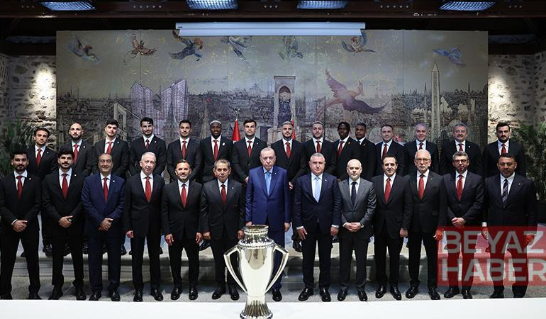 Cumhurbaşkanı Erdoğan, Süper Lig şampiyonu Galatasaray’ı kabul etti
