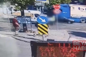 Dolmabahçe’de minibüsün çarptığı kadın trafik polisi ağır yaralandı; kaza kamerada