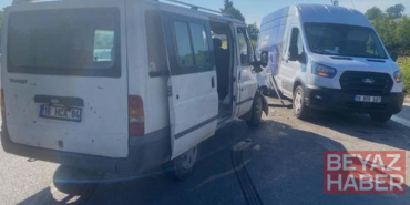 Minibüsler çarpıştı: 4 yaralı