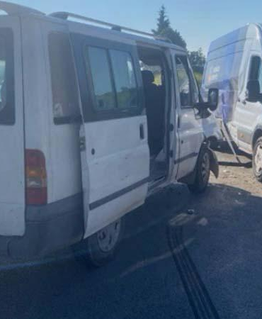 Minibüsler çarpıştı: 4 yaralı