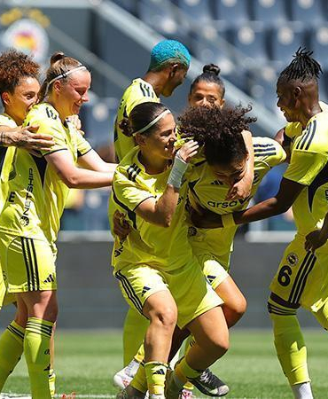 Fenerbahçe ArsaVev - Ünye Kadın Spor Kulübü: 8-0