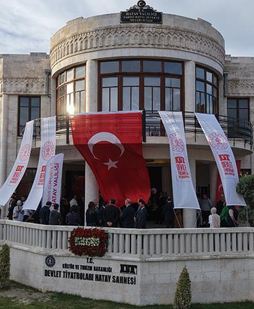 Tarihi Hatay Devleti Meclis Binası, tiyatro sahnesi olarak hizmete açıldı