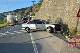 Alkollü otomobil sürücüsü duran otomobile çarptı: 5 yaralı