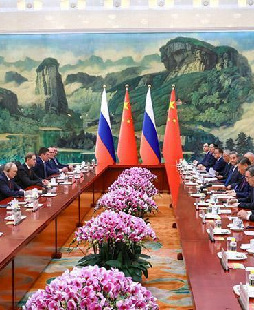 Rusya Devlet Başkanı Putin, Çin’de resmi törenle karşılandı