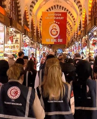 Kurban Bayram öncesi Mısır Çarşısı