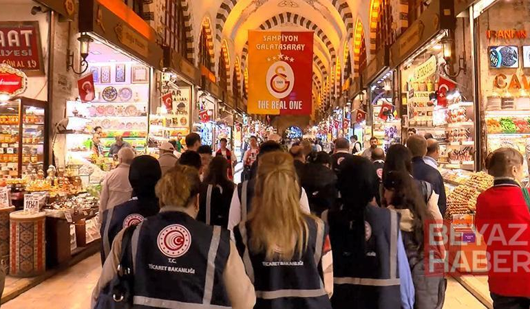 Kurban Bayram öncesi Mısır Çarşısı