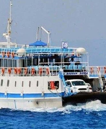 Bodrum’da feribota kuvvetli rüzgar engeli