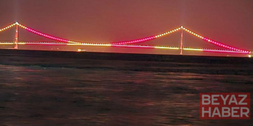 1915 Çanakkale Köprüsü sarı-kırmızı renklere büründü