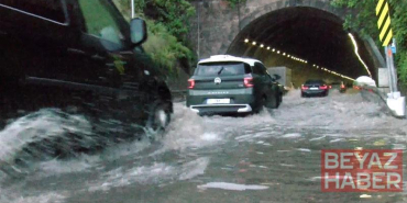 Maltepe’de tüneli su bastı; araçlar ilerlemekte güçlük çekti