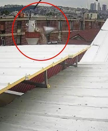 Fatih’te üniversite binasının inşaatı sırasında cami minaresi yıkıldı