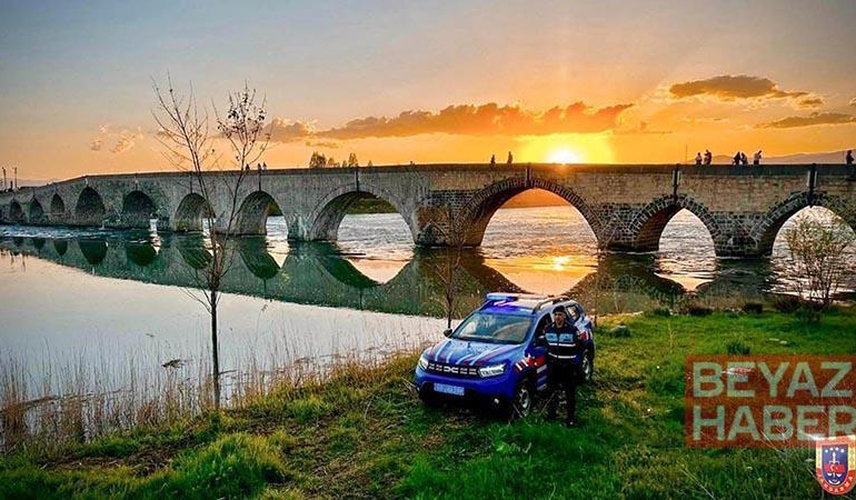 Murat Nehri’nin su seviyesi yükseldi, Murat Köprüsü ve Sultan Alparslan Parkı kapatıldı